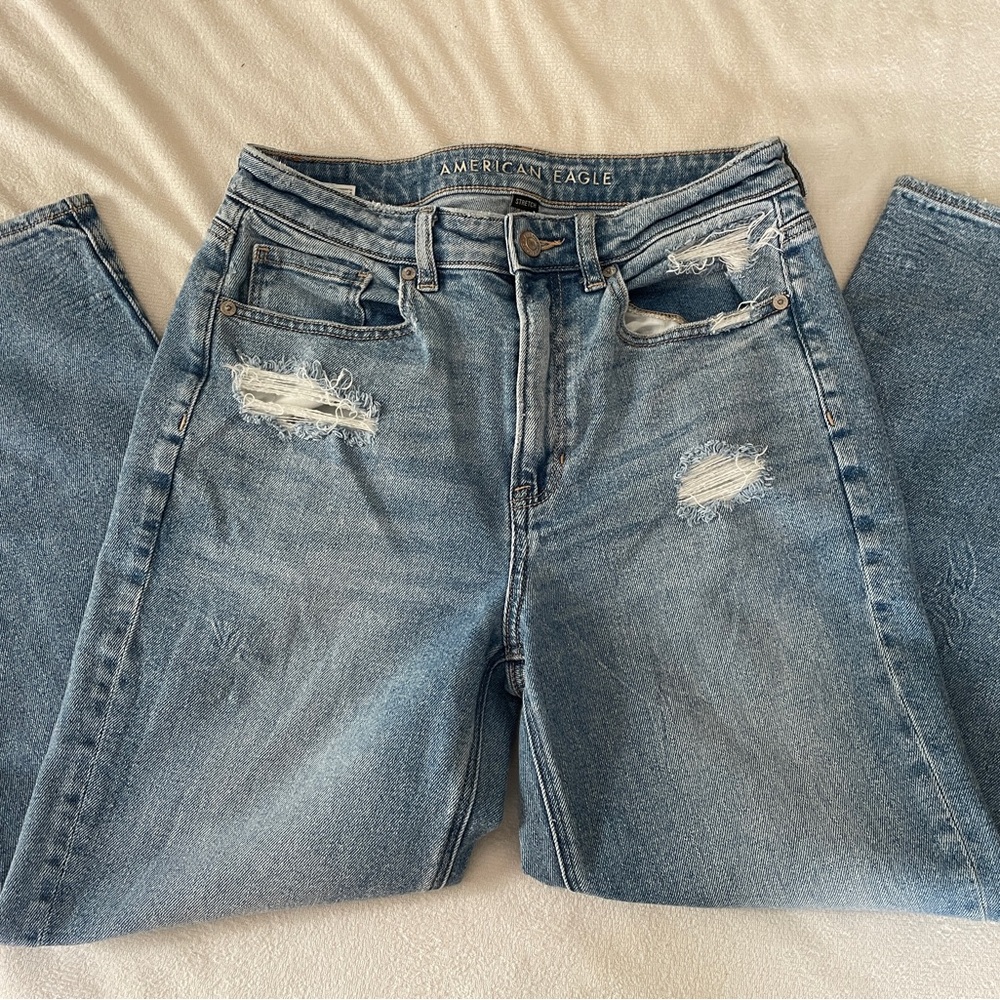 American Eagle Outfitters Women's Blue Distressed Jeans Size 6